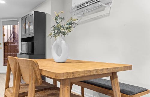 Logan Circle Apartment | Spacious NW Apt Steps to 14th Street Corridor