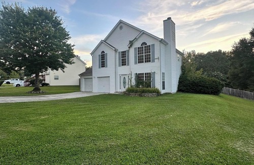Jonesboro House | Spacious Oasis: 15 Minutes from Atlanta Airport!