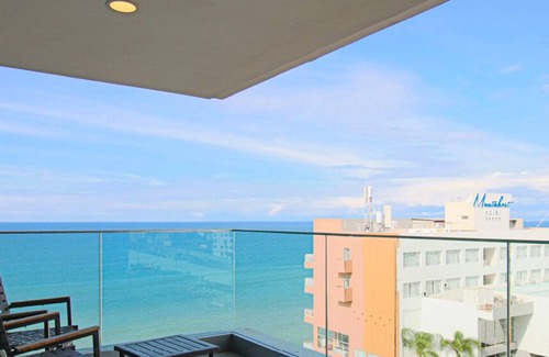 Manta Apartment | Spacious Oceanview Condo in Poseidon Hotel