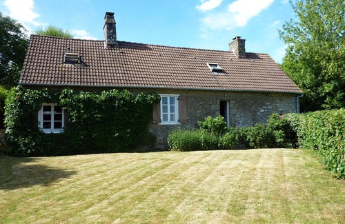 Carrouges Cottage | Spacious Old Cottage with Play Barn and view of Chateau in Normandy Countryside