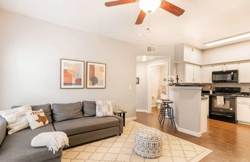 North Burnet Condo | Spacious one bedroom 1 mile from the Domain