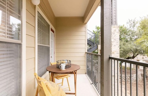 North Burnet Condo | Spacious one bedroom 1 mile from the Domain