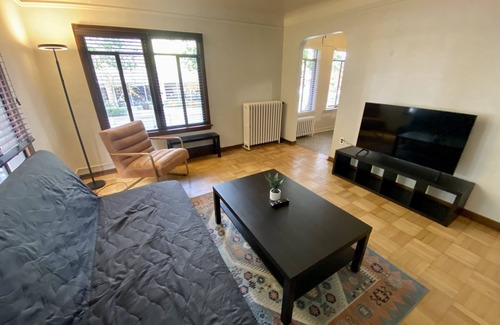 Lower Queen Anne Apartment | Spacious One Bedroom Apartment at the Space Needle!