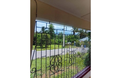 Linstead House | Spacious one bedroom bungalow apartment
