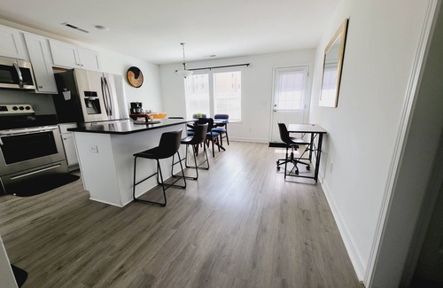 University Place House | Spacious One Level, 5 BED Home in Beautiful Charlotte
