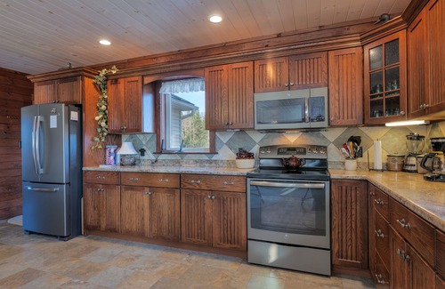 Jonesport House | Spacious One Level Home in Quiet Setting