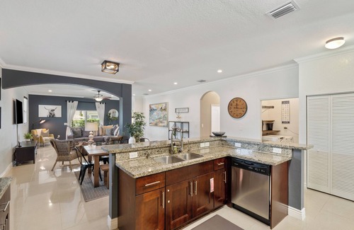River Oaks House | Spacious open floor plan for today’s busy lifestyles.