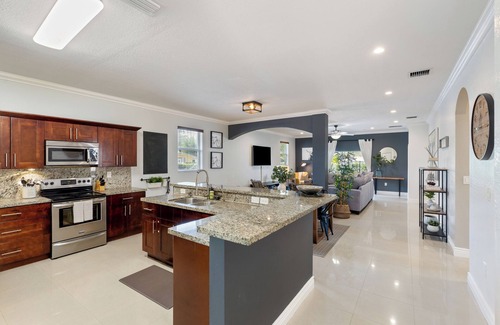 River Oaks House | Spacious open floor plan for today’s busy lifestyles.
