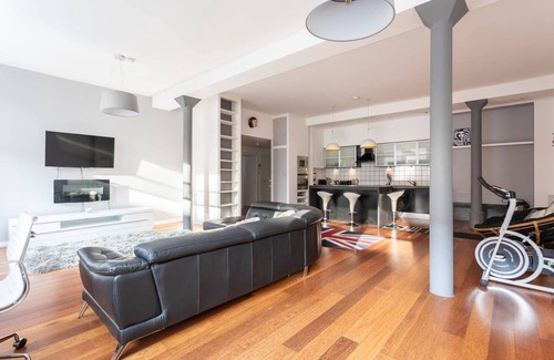 Tradeston Apartment | Spacious Open-Plan 2 Bed Apartment, Ideal Location close to Glasgow City Centre