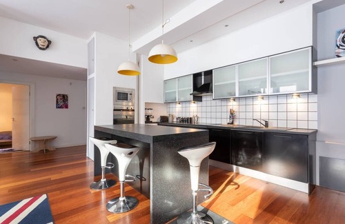 Tradeston Apartment | Spacious Open-Plan 2 Bed Apartment, Ideal Location close to Glasgow City Centre