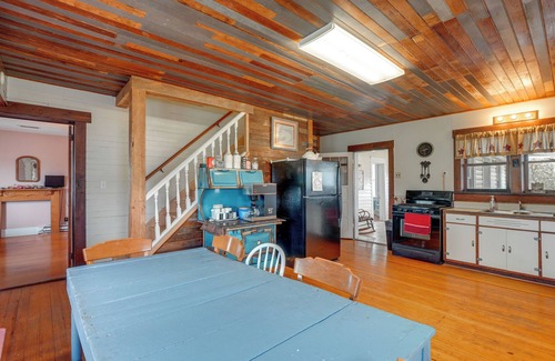 Rosebud House | Spacious Owensville Getaway w/Winery On-Site!