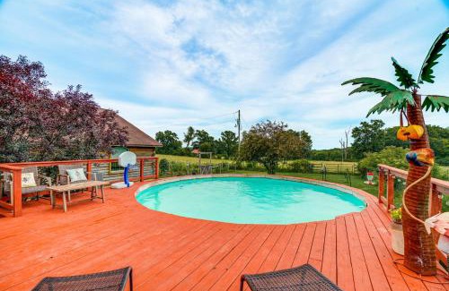 Tea House | Spacious Ozarks Family Home - Private Pool and Grill