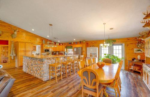 Tea House | Spacious Ozarks Family Home - Private Pool and Grill