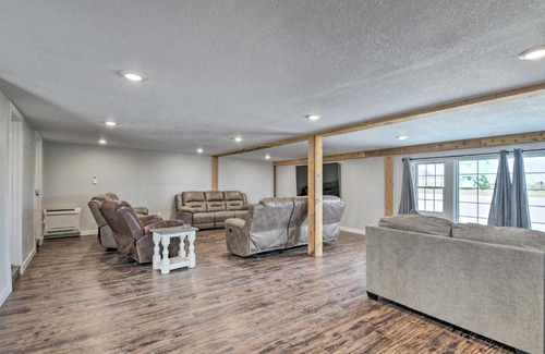 Palacios House | Spacious Palacios Home Near Fishing and Birding!