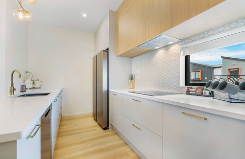 Auckland Central Business District House | Spacious Parkview 3-Bedroom Villa with garage Unit 45