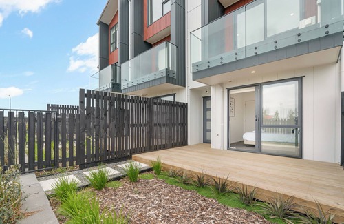 Auckland Central Business District House | Spacious Parkview 3-Bedroom Villa with garage Unit 45