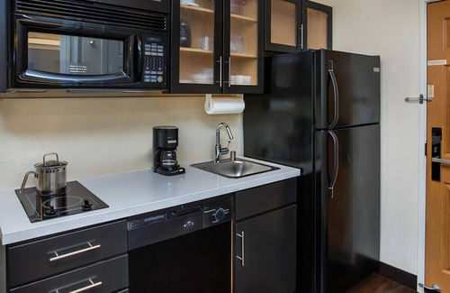 Bowling Green House | Spacious & Pet-Friendly Suite with Full Kitchen