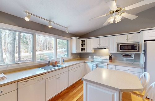 High Point House | Spacious pet friendly house w/hot tub, kayaks, air hockey, deck & patio