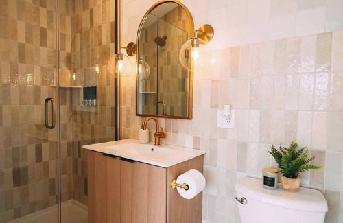 Alaminos House | Spacious & Pet-Friendly Home – 10 Minutes to Disney, TVs in Every Bedroom!