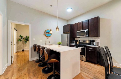 Heart of Chicago Apartment | Spacious Pilsen 4 Bed 4 Bath Family Retreat