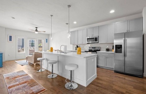 Country Club Plaza Area Apartment | Spacious Plaza 2BED Apartment