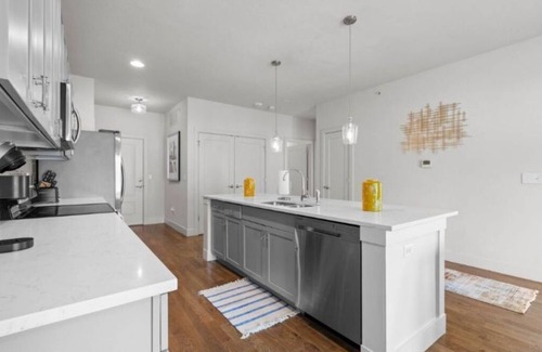 Country Club Plaza Area Apartment | Spacious Plaza 2BED Apartment