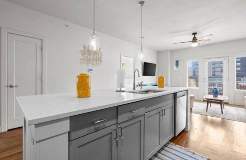 Country Club Plaza Area Apartment | Spacious Plaza 2BED Apartment