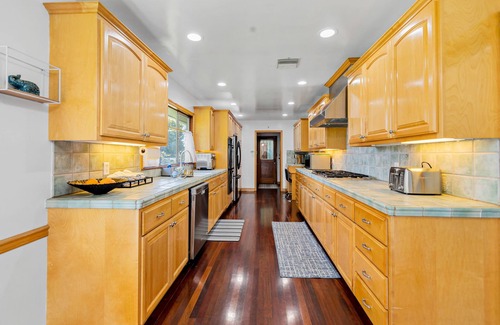 East Pasadena House | Spacious Pool House
