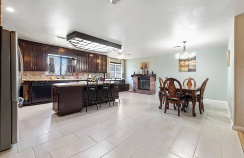 Tulare House | Spacious Private Getaway in Tulare Near Sequoia NP