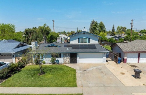 Tulare House | Spacious Private Getaway in Tulare Near Sequoia NP