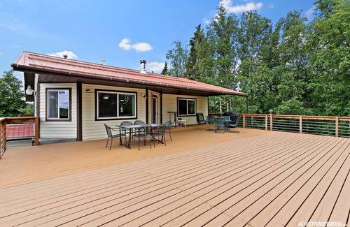 Meadow Lakes House | Spacious Private Lakefront Home - Perfect For Families and Corporate Rentals