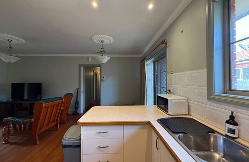 Bentleigh Apartment | Spacious Private Room | 1min to Train | Uni Close