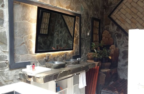 Salatiga Bed & Breakfast | Spacious private room in local and green environment