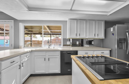 The Colony House | Spacious Ranch Style home in The Colony! Pool, Hot Tub & More!