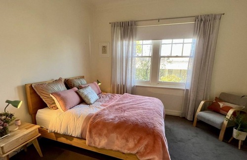 Caulfield North House | Spacious renovated Art Deco house