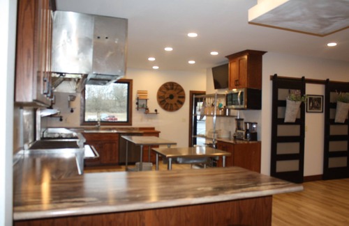 Dyersville House | Spacious renovated restaurant with plenty space and close to The Field of Dreams