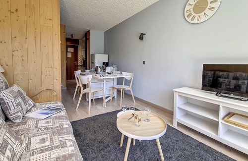 Meribel-Mottaret Apartment | Spacious renovated studio · Ski-in/ski-out · South-facing balcony