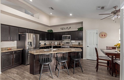 Glendale House | Spacious Resort like 4-bedroom House with fitness room, pool,BBQ- huge backyard