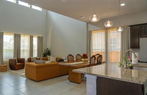 Manchaca House | Spacious Retreat - 3 King Beds - Free Parking