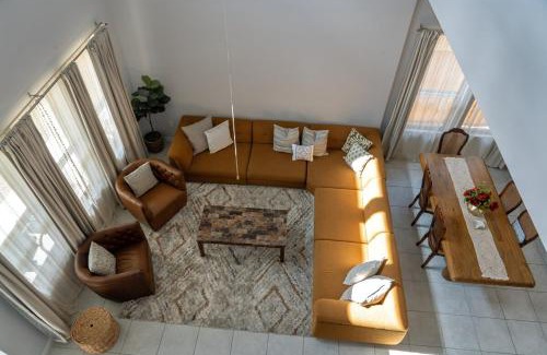 Manchaca House | Spacious Retreat - 3 King Beds - Free Parking