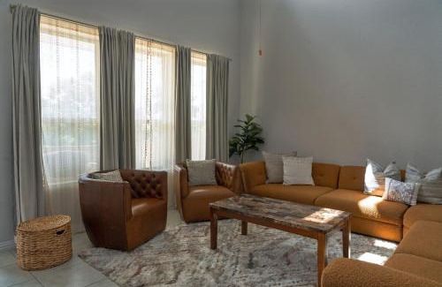 Manchaca House | Spacious Retreat - 3 King Beds - Free Parking