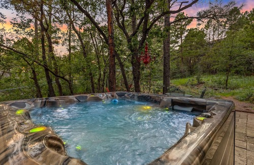Swiss Manor House | Spacious Retreat! Central AC+ Game Room+Hot Tub+Fire Pit+Wi-Fi