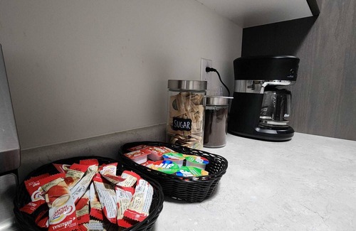 Thorold House | Spacious Retreat Near Majestic Niagara Falls! Close to All Major Amenities!