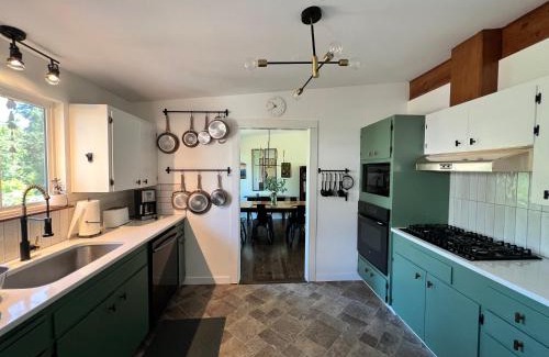 Esperance House | Spacious Retreat w/Hot Tub. Perfect for Families