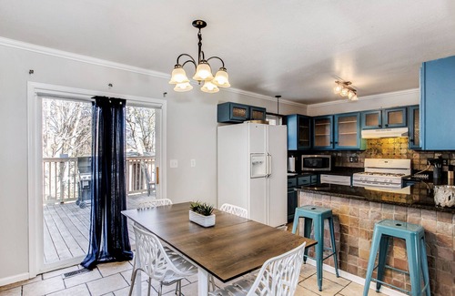 Wichita House | Spacious Retreat with great yard 4bd/3bth