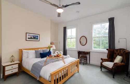 Matlock House | Spacious River View Retreat Near Peak District