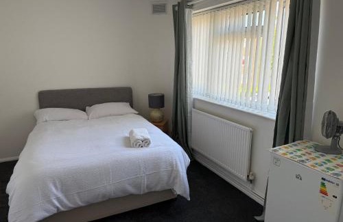 Birch House | Spacious Room in Manchester
