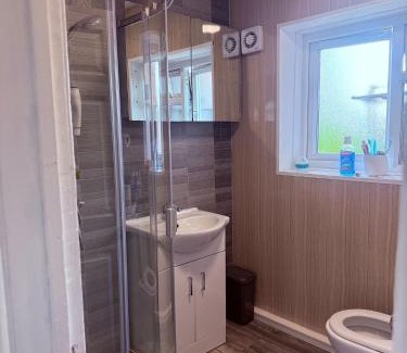 Birch House | Spacious Room in Manchester