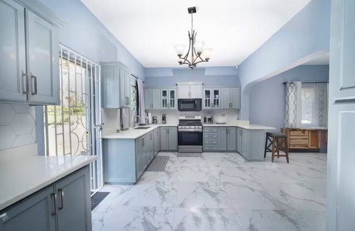 Runaway Bay House | Spacious Runaway Bay Home Near Beach and Dining