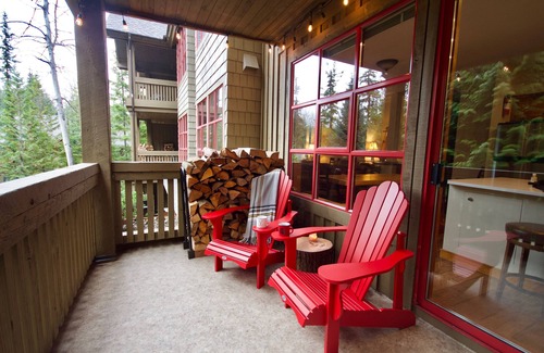 Blackcomb House | Spacious Rustic Whistler Retreat at the Woods